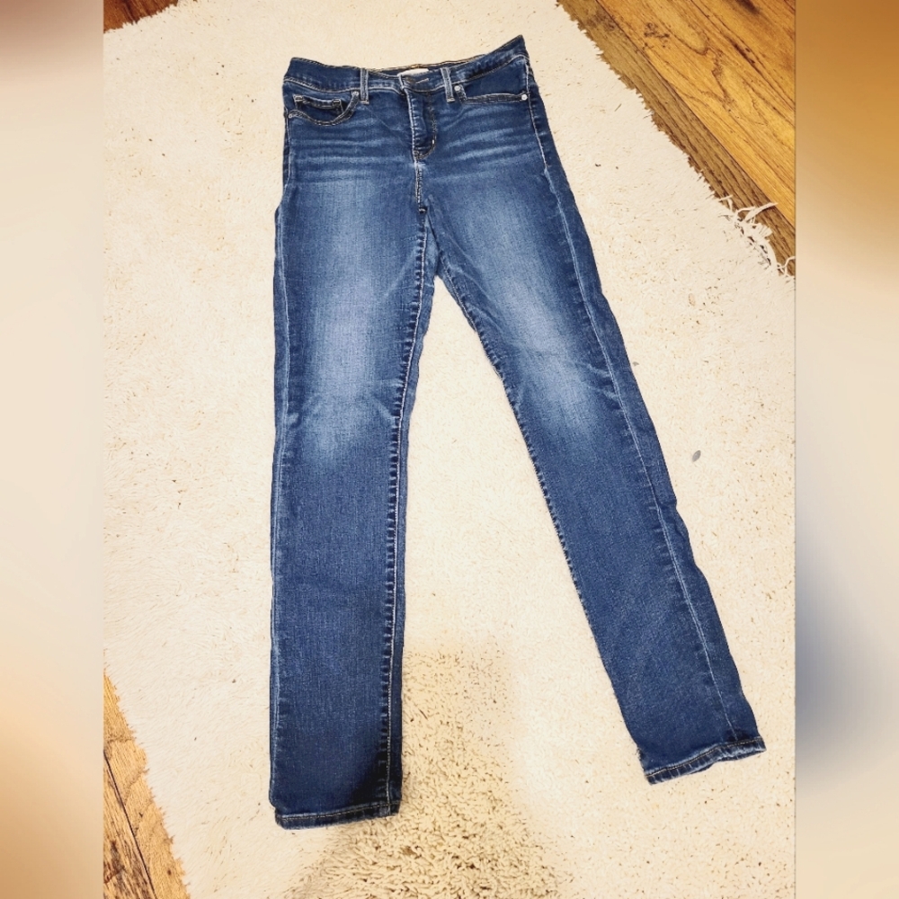 Women's Levi's jeans